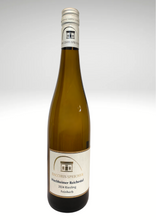 Laden Sie das Bild in den Galerie-Viewer, 2024 Hochheimer Reichestal Riesling Feinherb